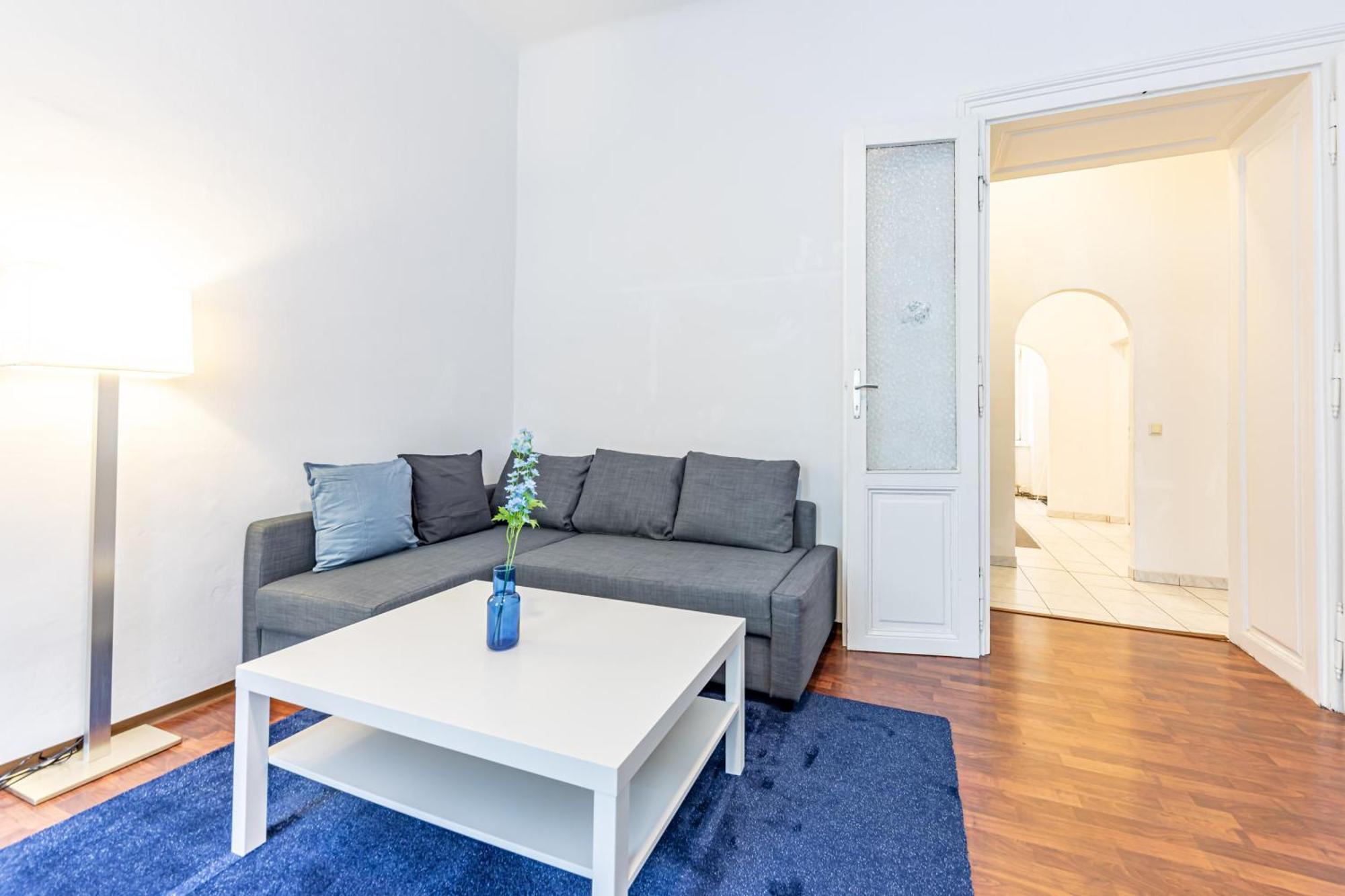 Modern By Jr * Viena