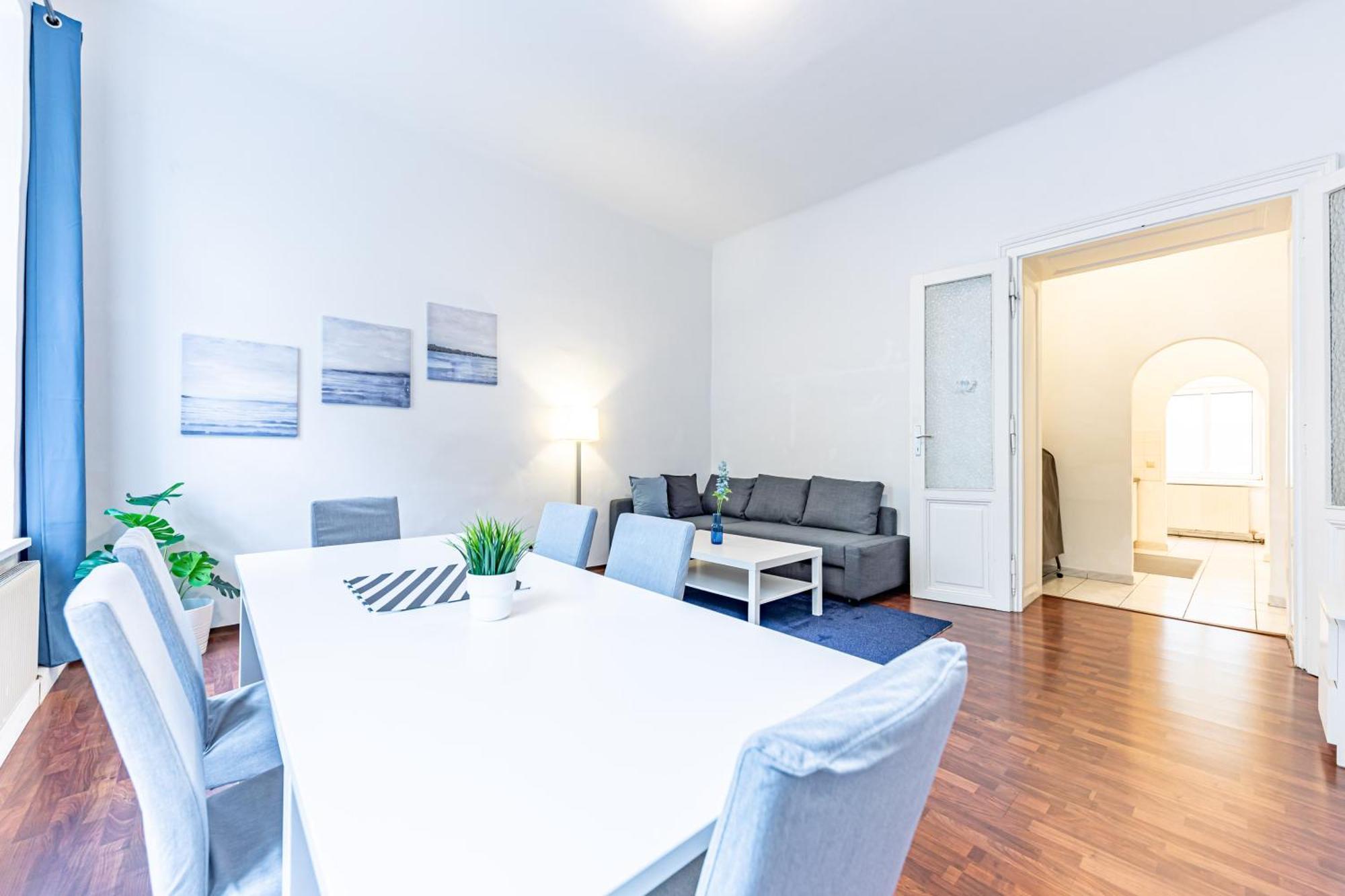Modern By Jr Viena